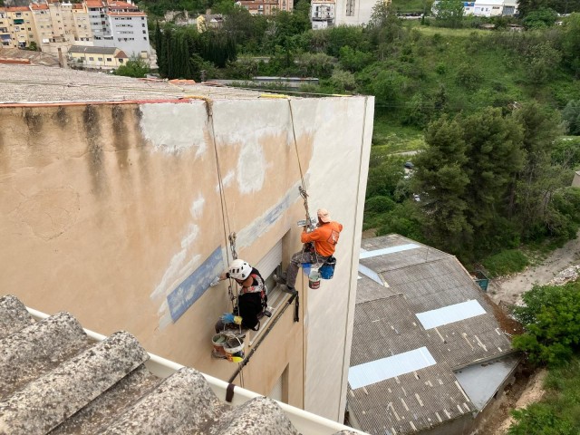 Reparación profesional de grietas en forjados de cubierta en Alcoy