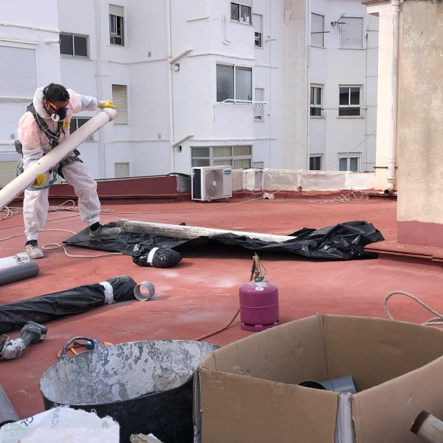 Sustitución de bajantes de fibrocemento con seguridad y confianza