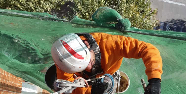 Rehabilitación de Fachadas de Caravista con Trabajos Verticales: La Solución Eficiente