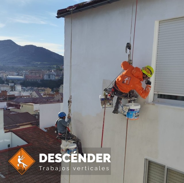 Descénder: Transformamos Espacios con Nuestra Innovadora Rehabilitación de Fachadas y Pintura Térmica