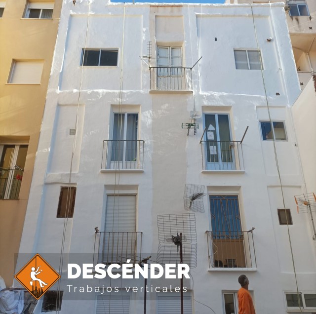 Rehabilitación integra de fachada de ladrillo con cola malla y acabado monocapa