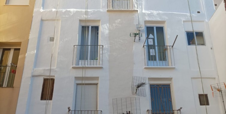 Rehabilitación integra de fachada de ladrillo con cola malla y acabado monocapa