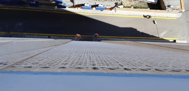 Malla para evitar que las aves accedan al interior de las galerías