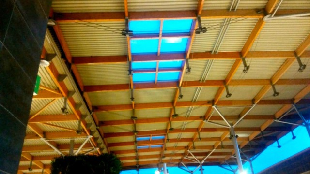 Obra de mantenimiento en centro comercial