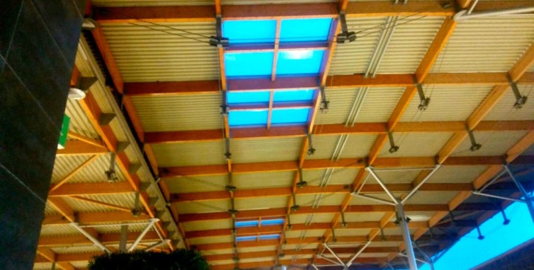 Obra de mantenimiento en centro comercial
