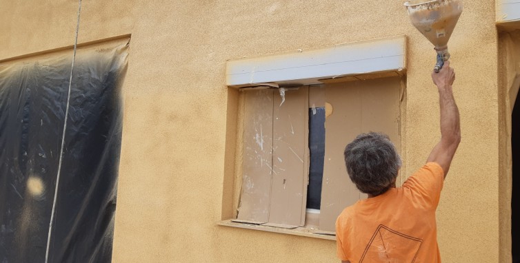 Corcho Proyectado: Solución Eficaz para la Mejora de Fachadas
