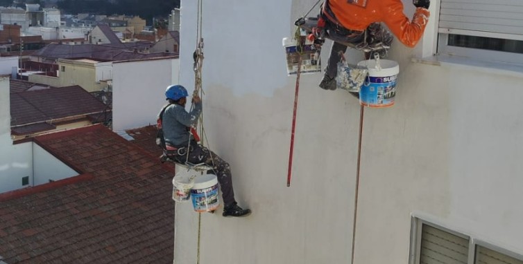 Prepara tu edificio para el invierno: mantenimiento preventivo en cubiertas y fachadas